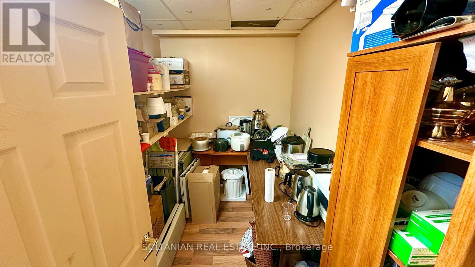 6120a Yonge Street Property Photo 10