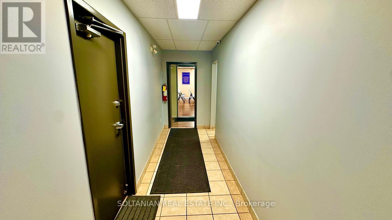 6120a Yonge Street Property Photo 11