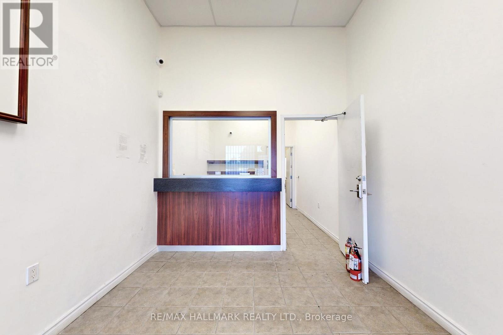 8 - 5 Northtown Way Property Photo 12