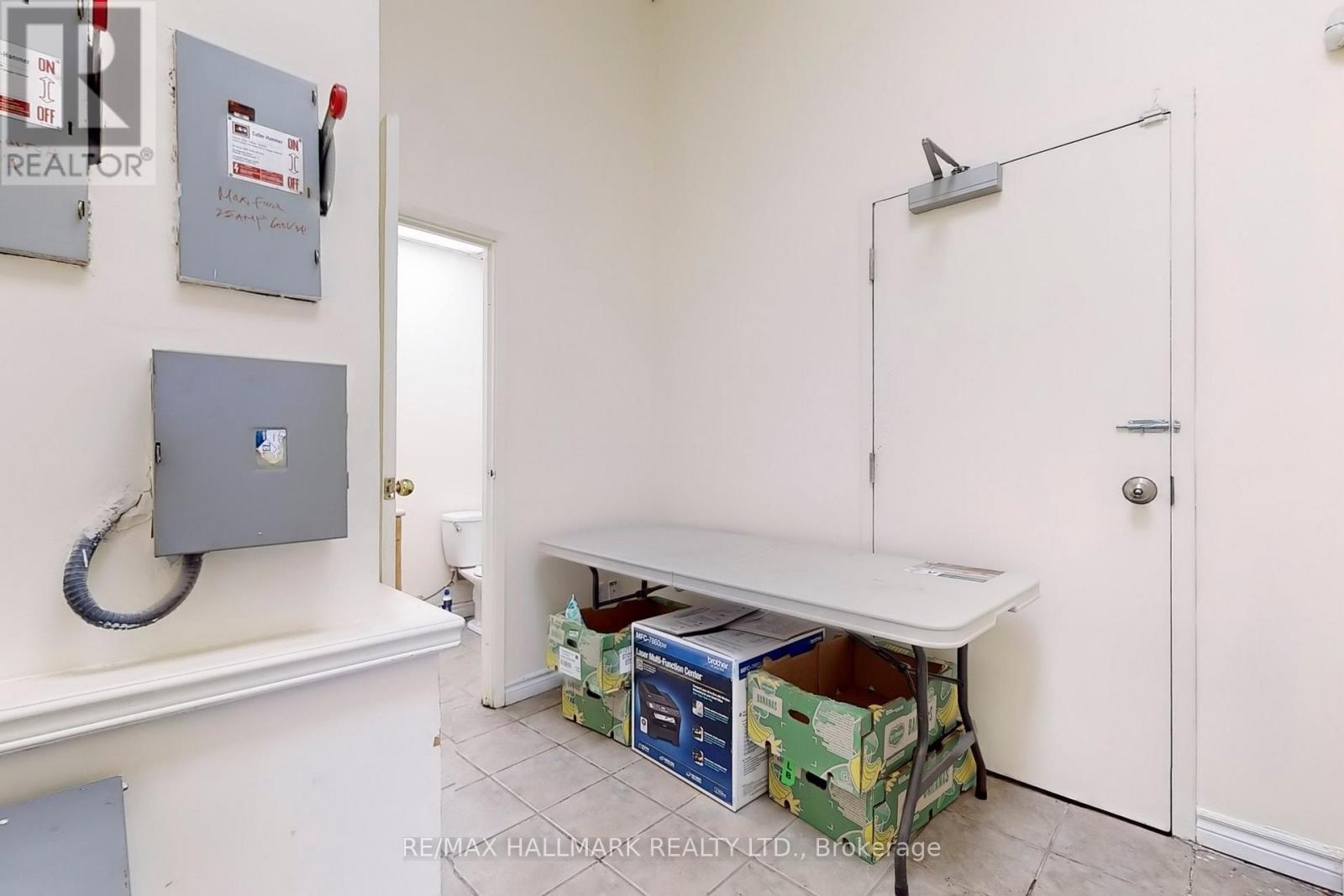 8 - 5 Northtown Way Property Photo 23