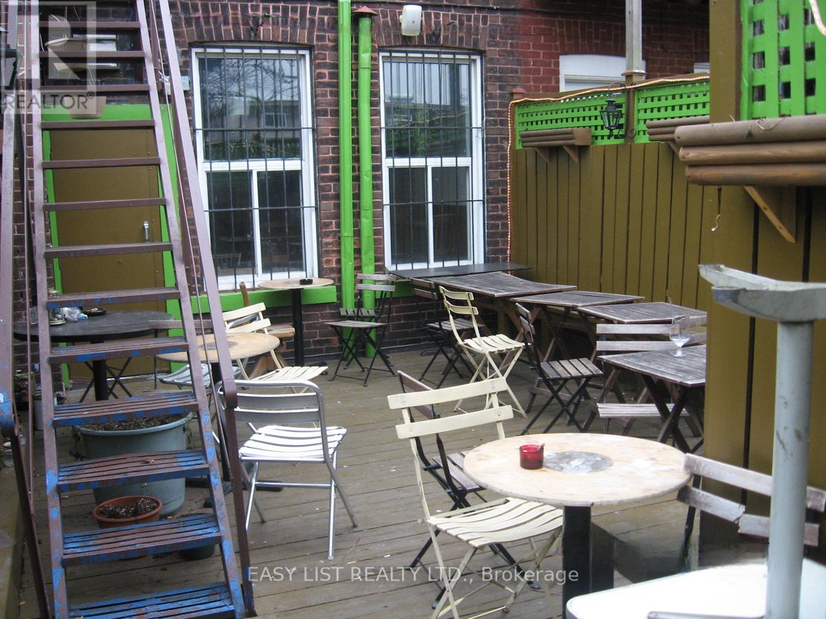 512 Queen Street W Property Photo 7