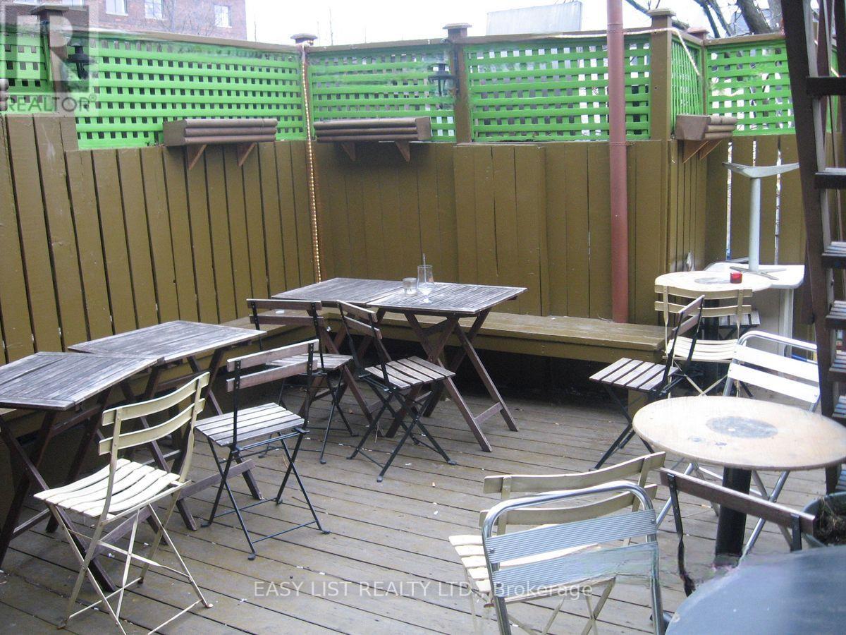 512 Queen Street W Property Photo 11