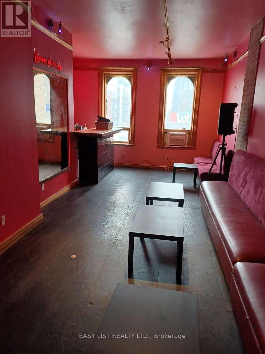 512 Queen Street W Property Photo 12