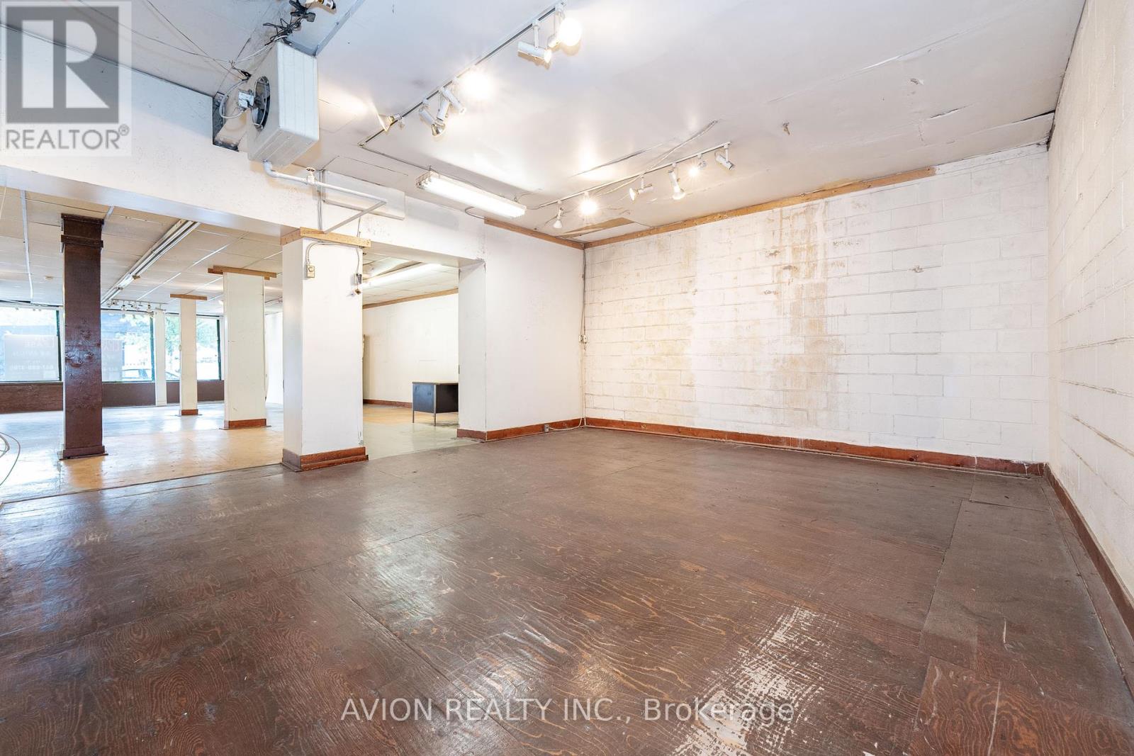 167 Queen Street E Property Photo 4