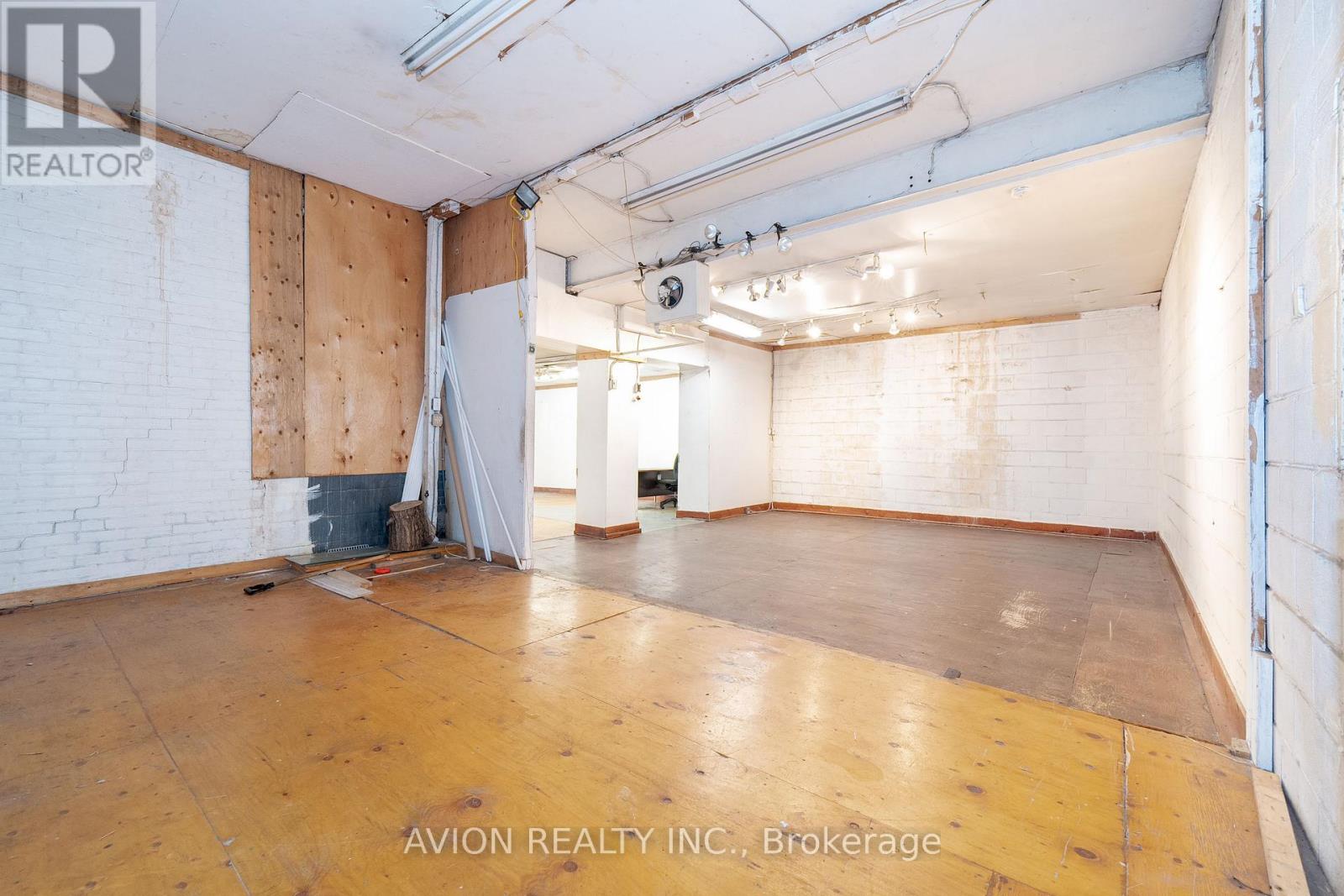 167 Queen Street E Property Photo 5