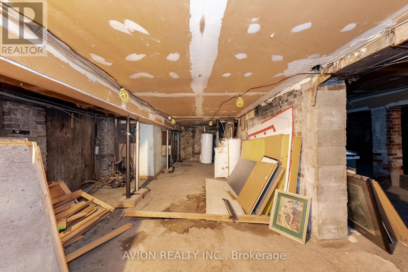 167 Queen Street E Property Photo 11