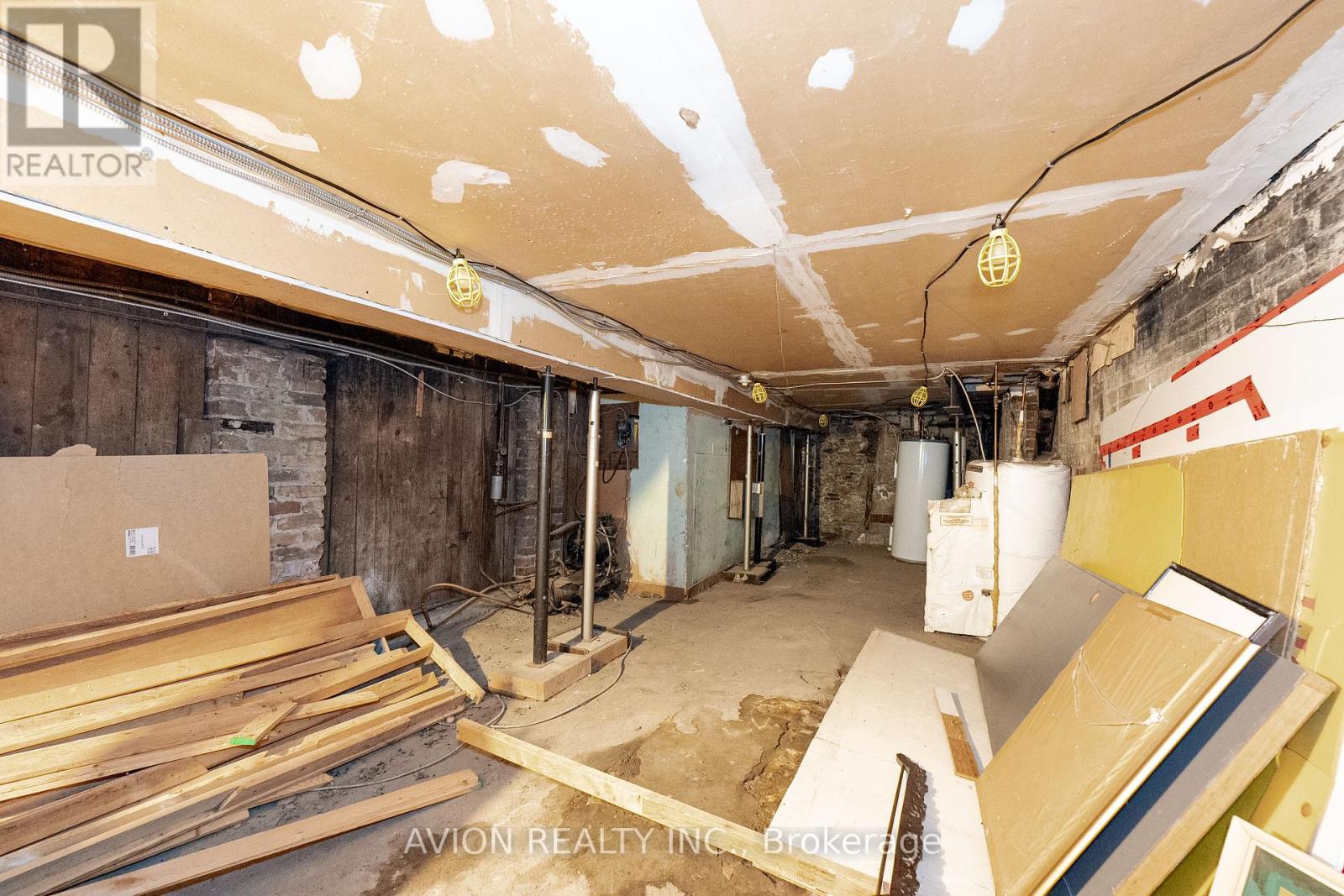 167 Queen Street E Property Photo 12