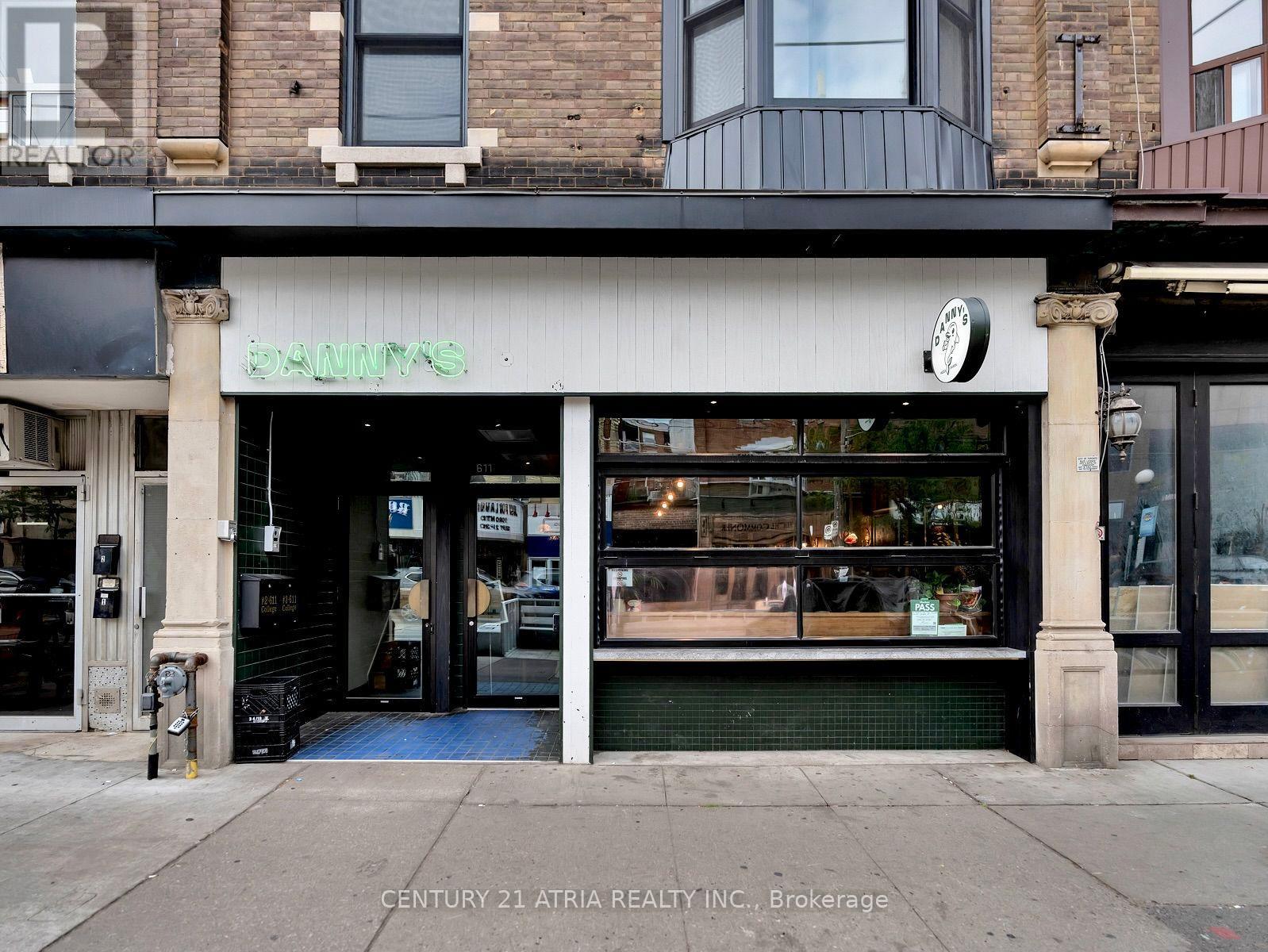 611 College Street Property Photo 2