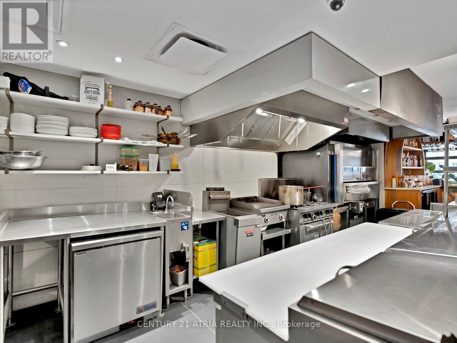 611 College Street Property Photo 6
