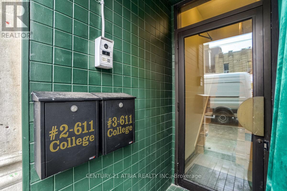 611 College Street Property Photo 9