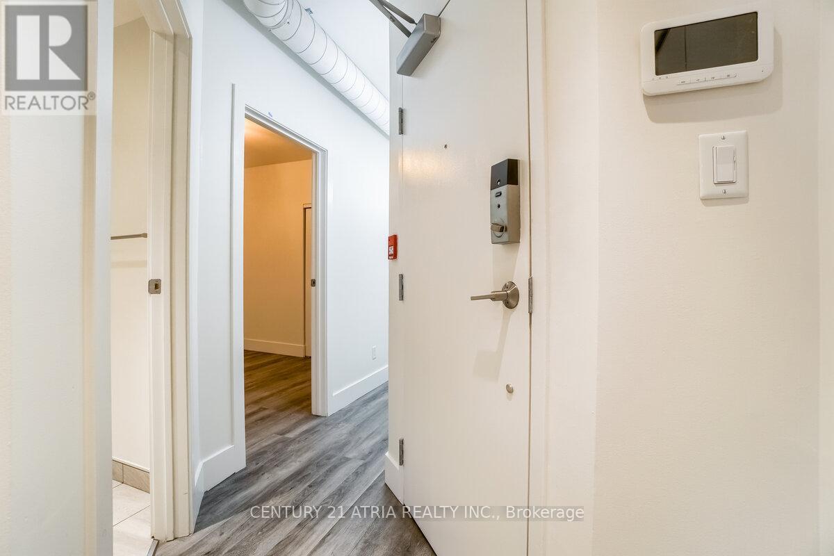 611 College Street Property Photo 11