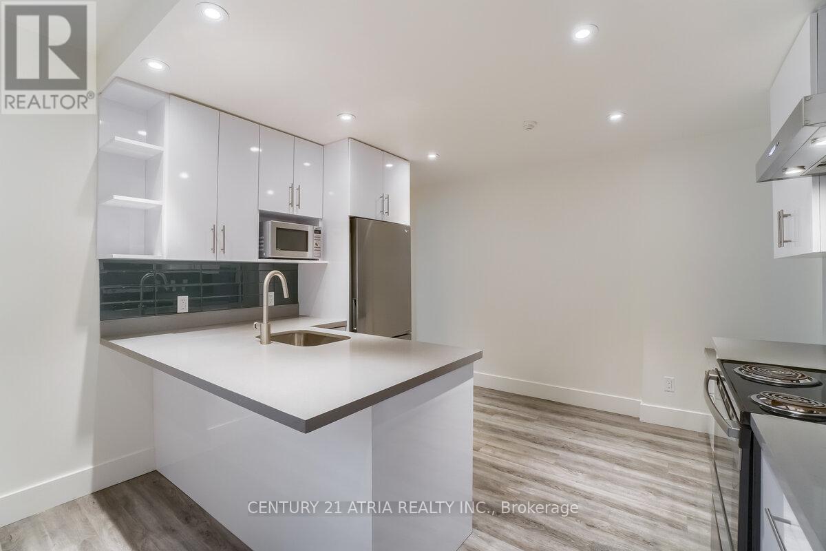 611 College Street Property Photo 13