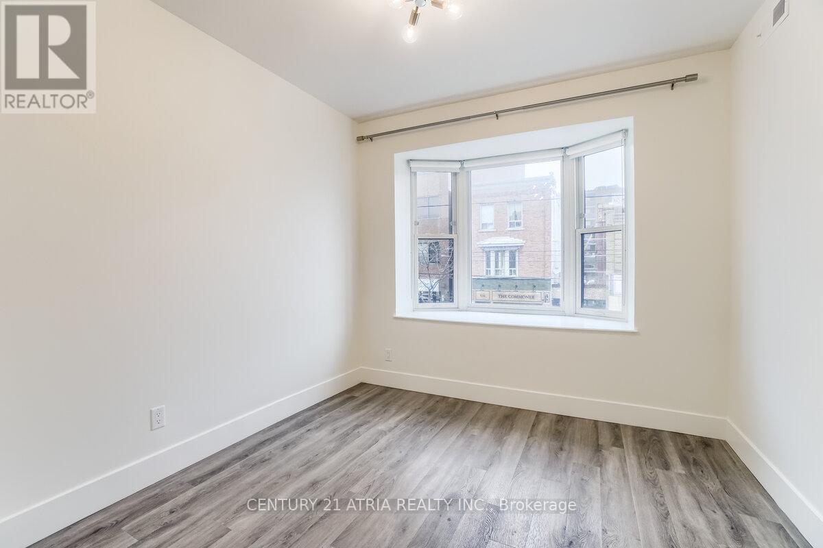 611 College Street Property Photo 16