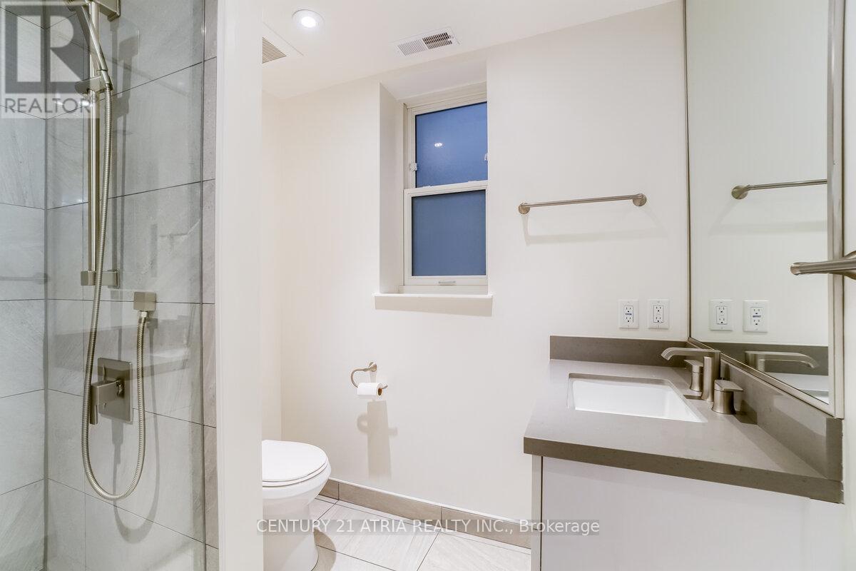 611 College Street Property Photo 18