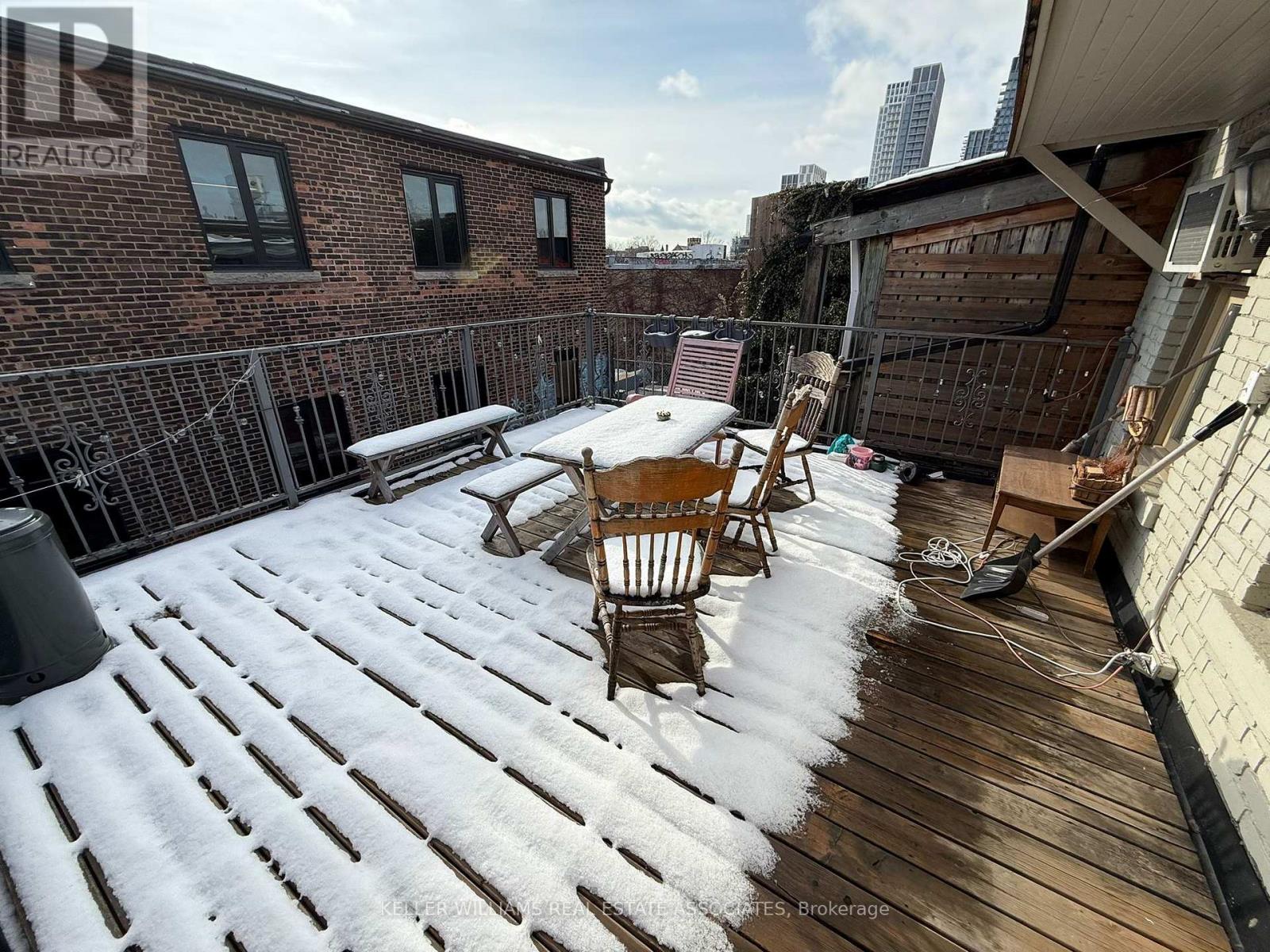 16(3rd) - 497 Bloor Street W Property Photo 3