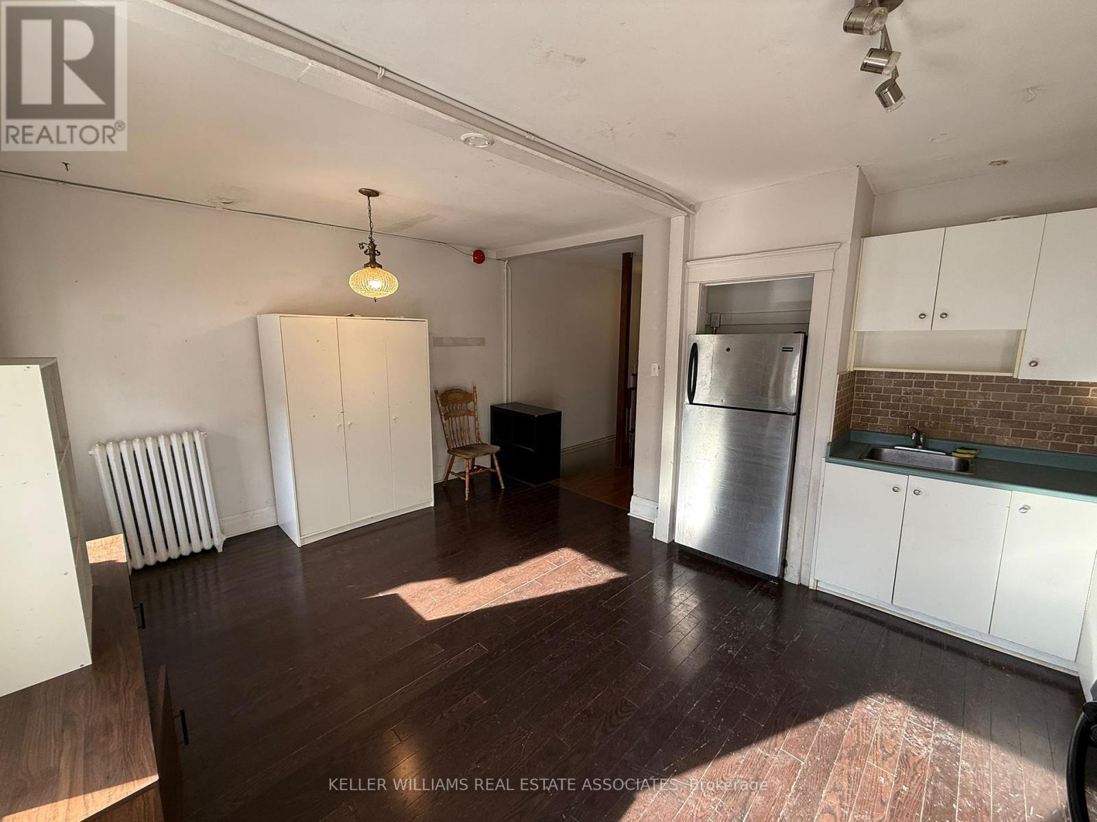 16(3rd) - 497 Bloor Street W Property Photo 5