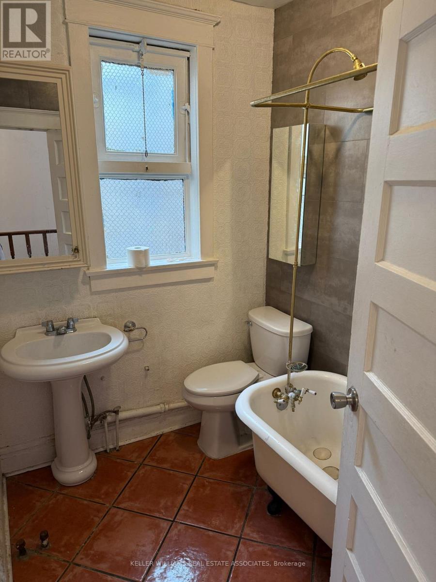 16(3rd) - 497 Bloor Street W Property Photo 12