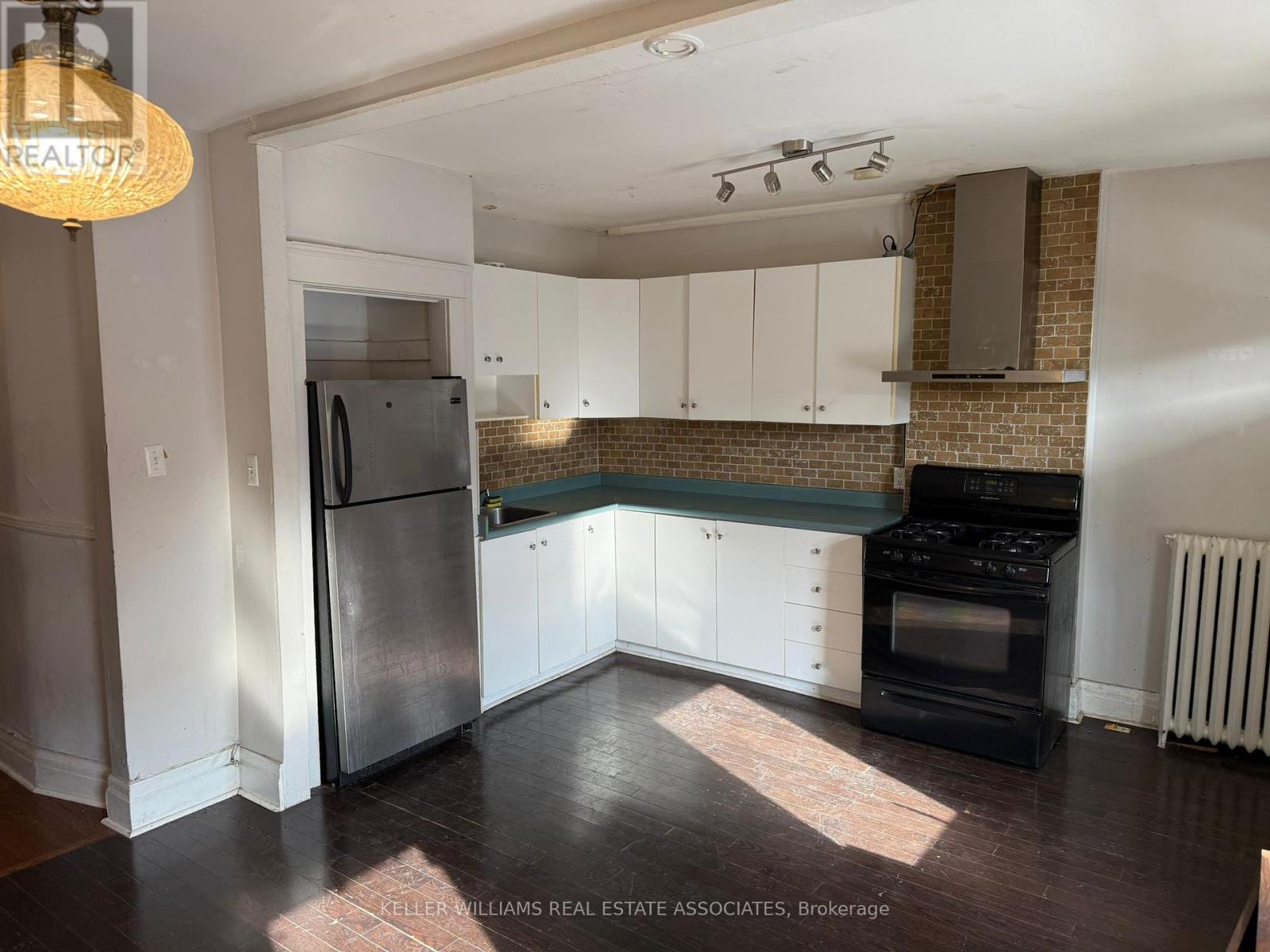 16(3rd) - 497 Bloor Street W Property Photo 13
