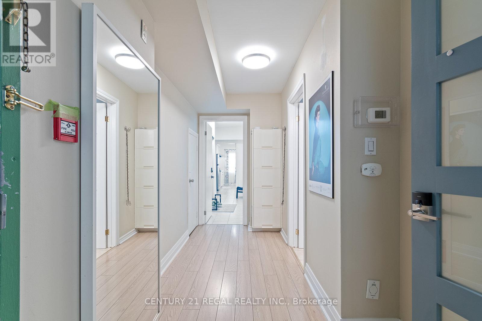 2b - 590 Bloor Street W Property Photo 2