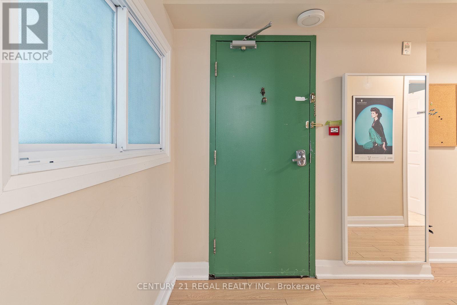 2b - 590 Bloor Street W Property Photo 3