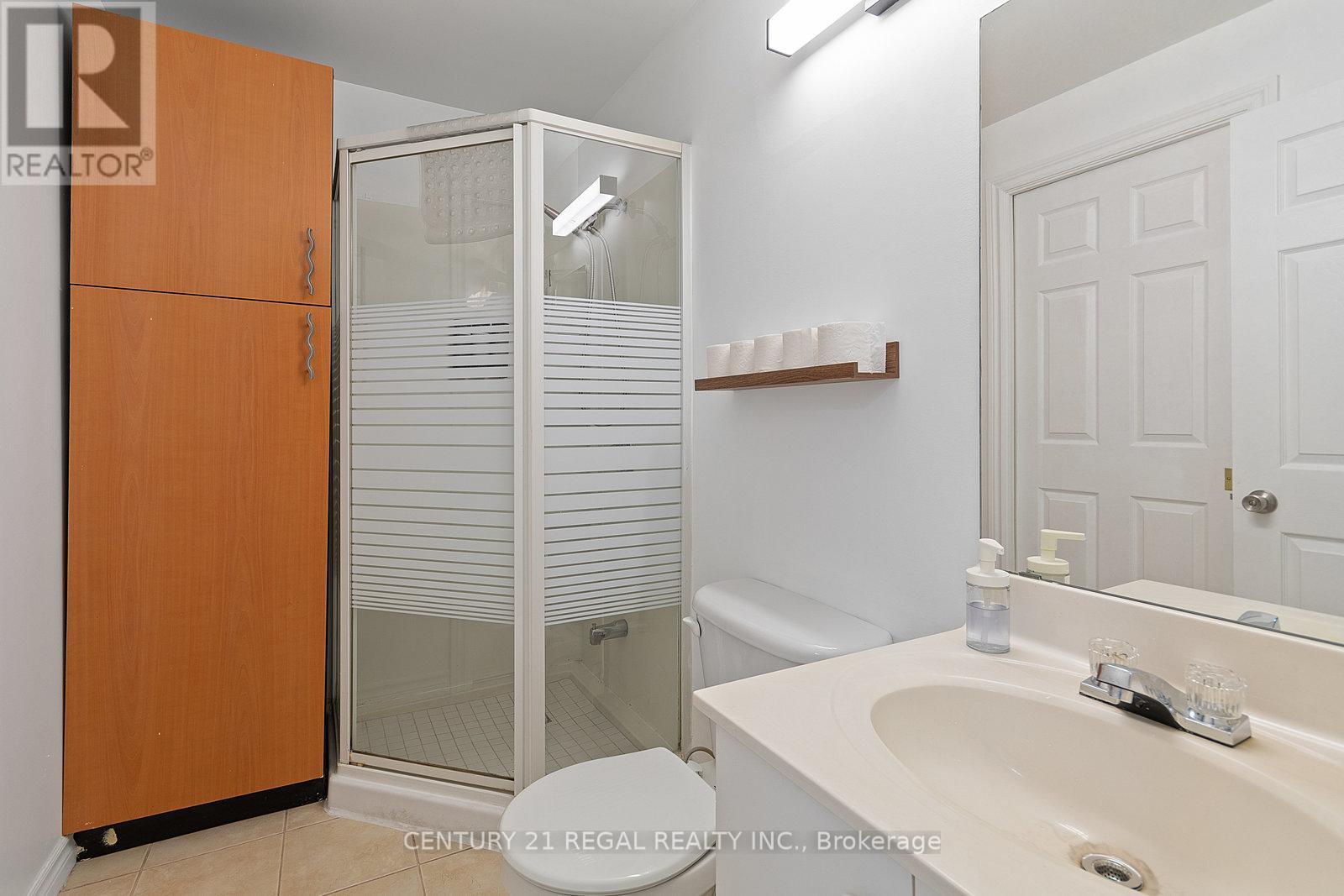 2b - 590 Bloor Street W Property Photo 4