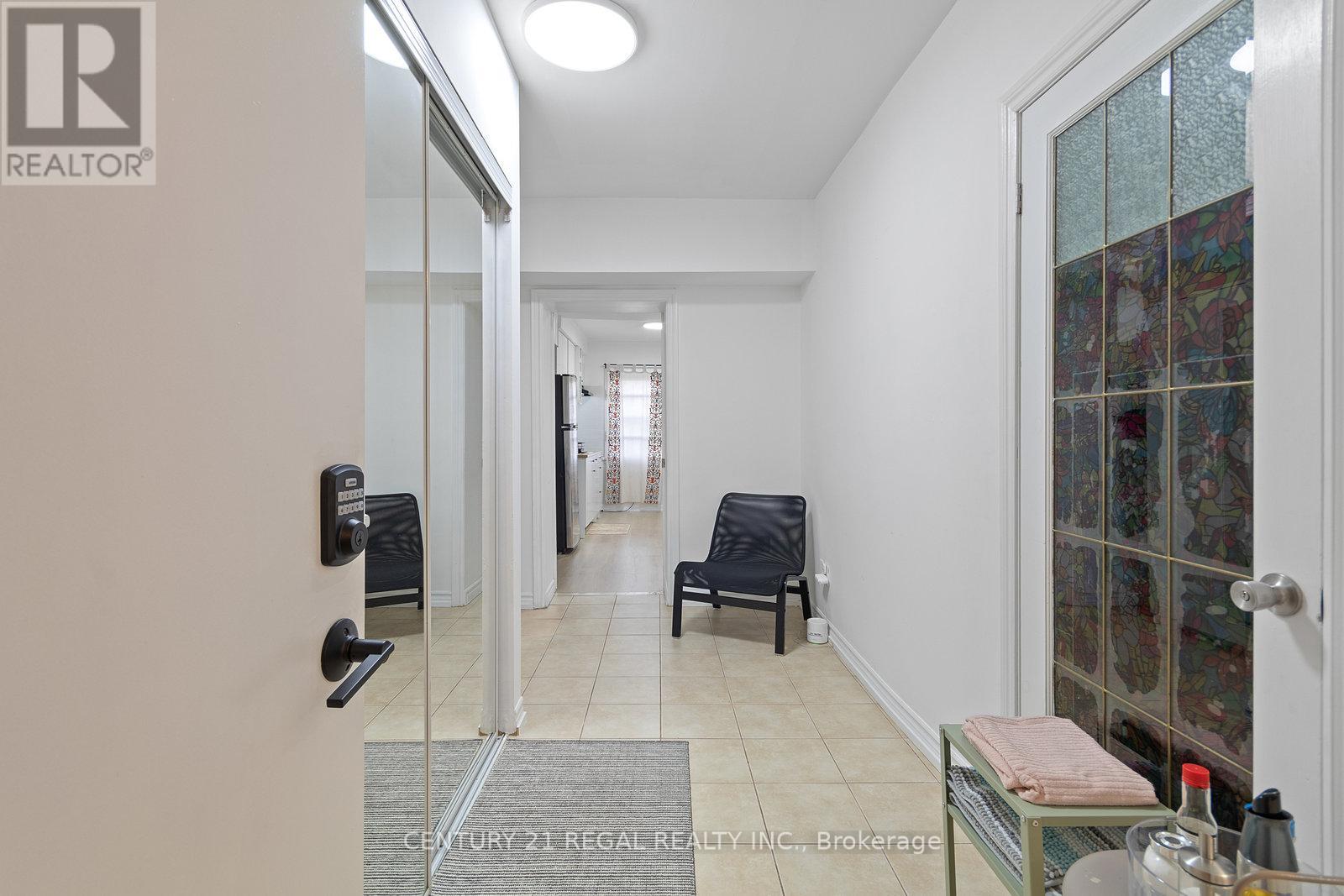 2b - 590 Bloor Street W Property Photo 5
