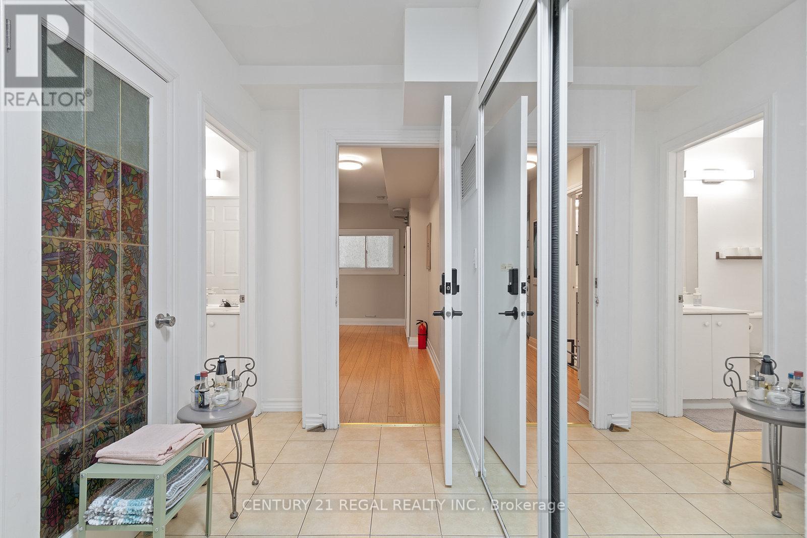 2b - 590 Bloor Street W Property Photo 6