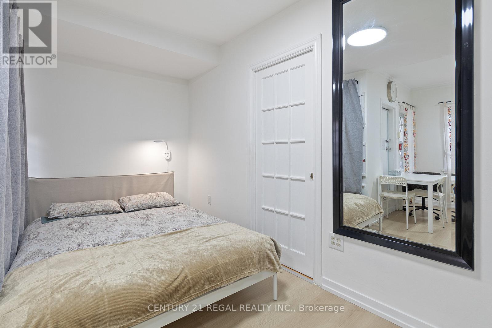 2b - 590 Bloor Street W Property Photo 9