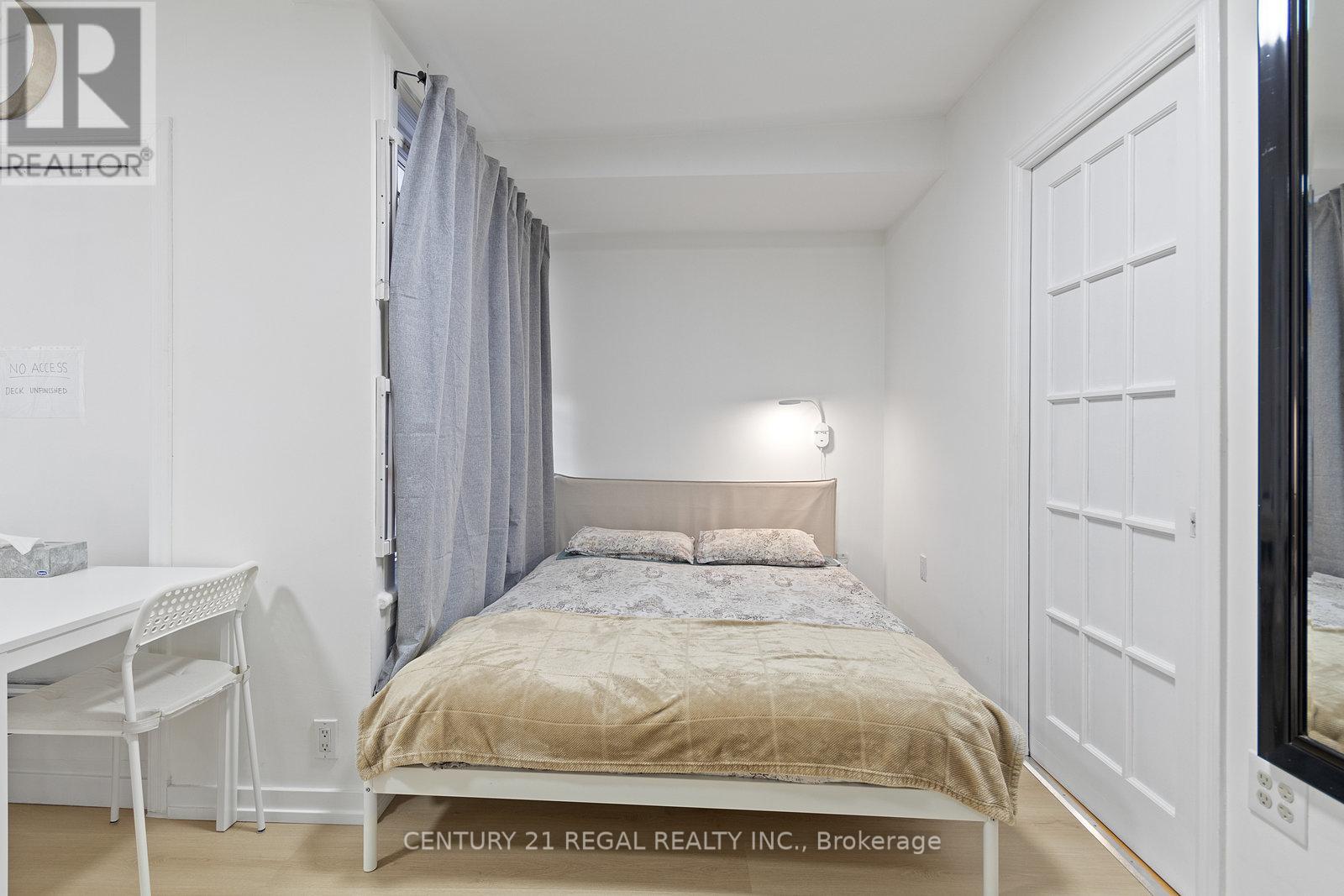 2b - 590 Bloor Street W Property Photo 10