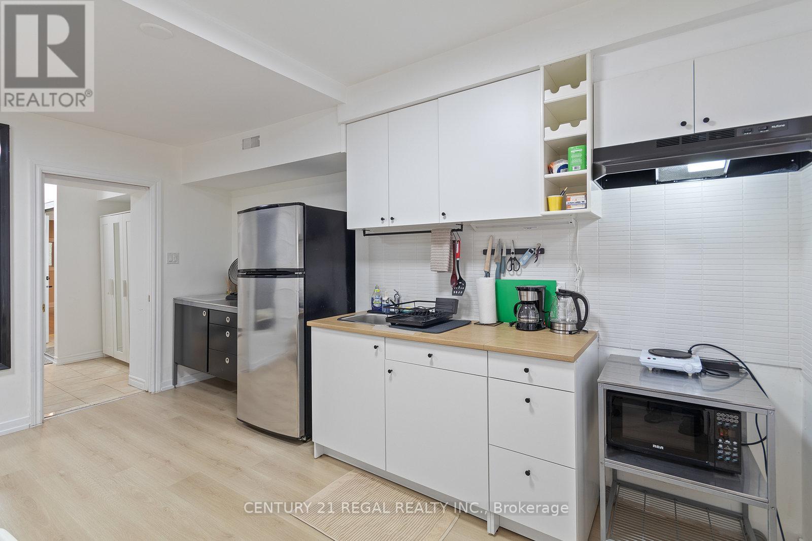 2b - 590 Bloor Street W Property Photo 12