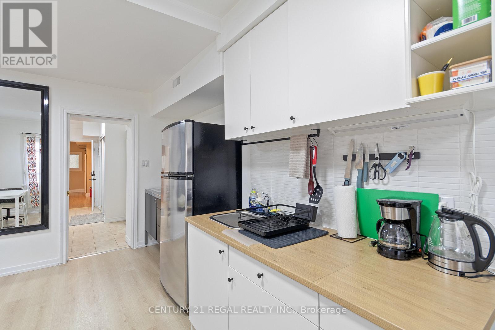 2b - 590 Bloor Street W Property Photo 13