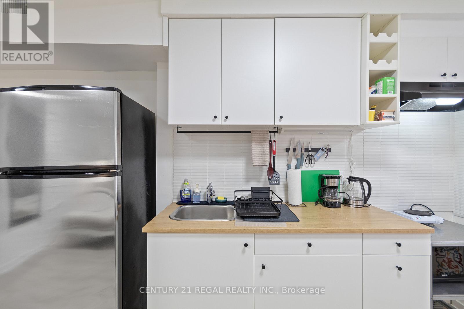 2b - 590 Bloor Street W Property Photo 14