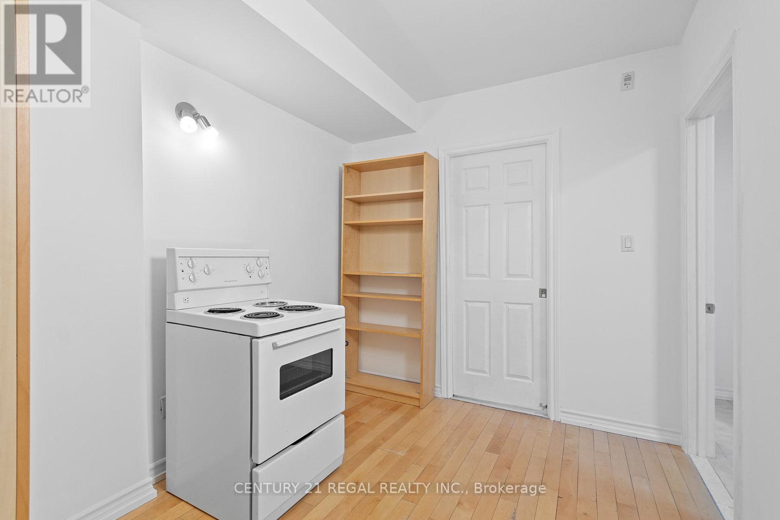 2b - 590 Bloor Street W Property Photo 16