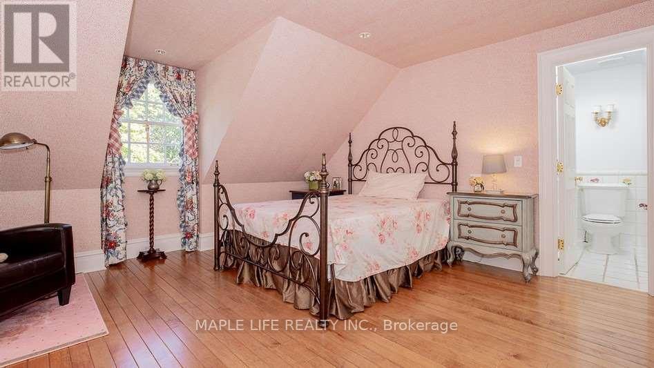 11 Dewbourne Avenue Property Photo 23