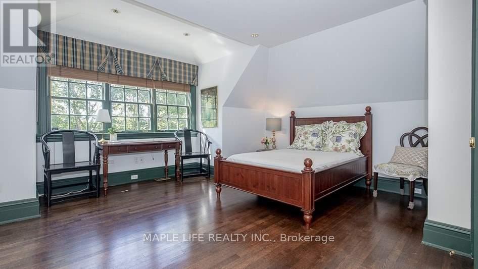 11 Dewbourne Avenue Property Photo 27