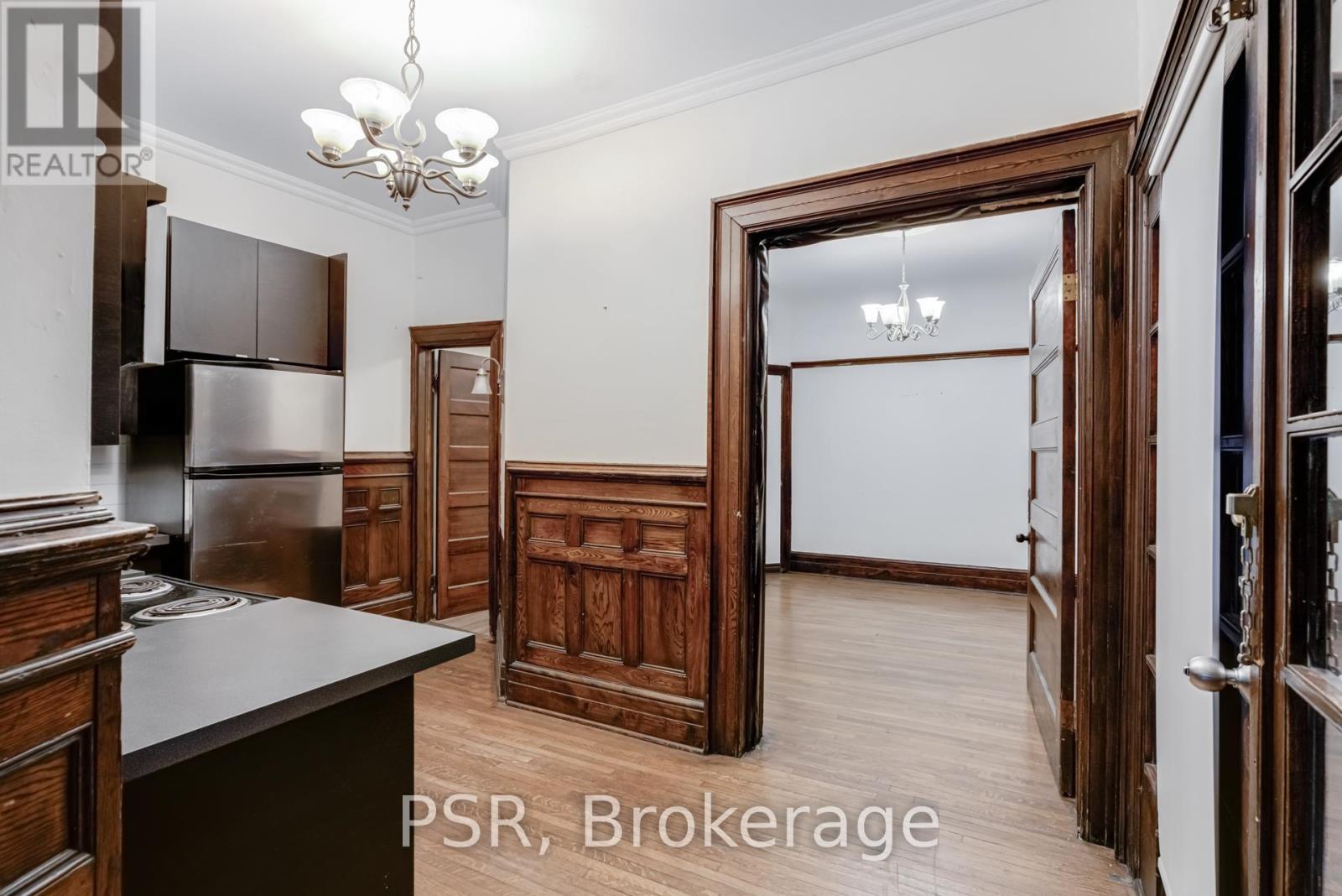 200 - 678 Huron Street Property Photo 7