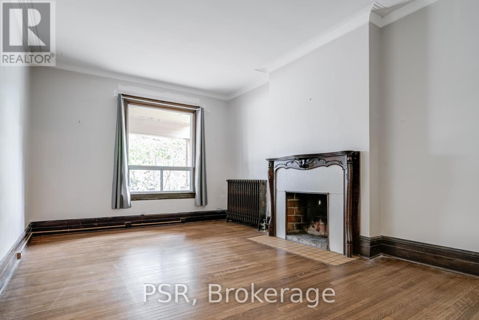 200 - 678 Huron Street Property Photo 12