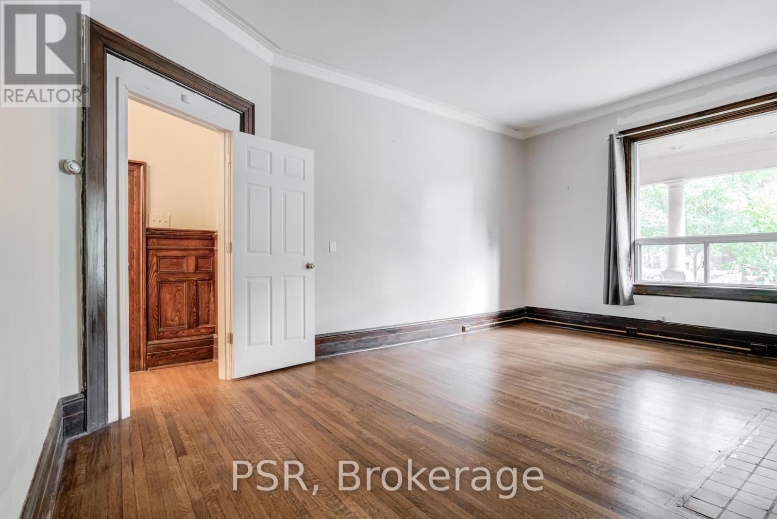 200 - 678 Huron Street Property Photo 14