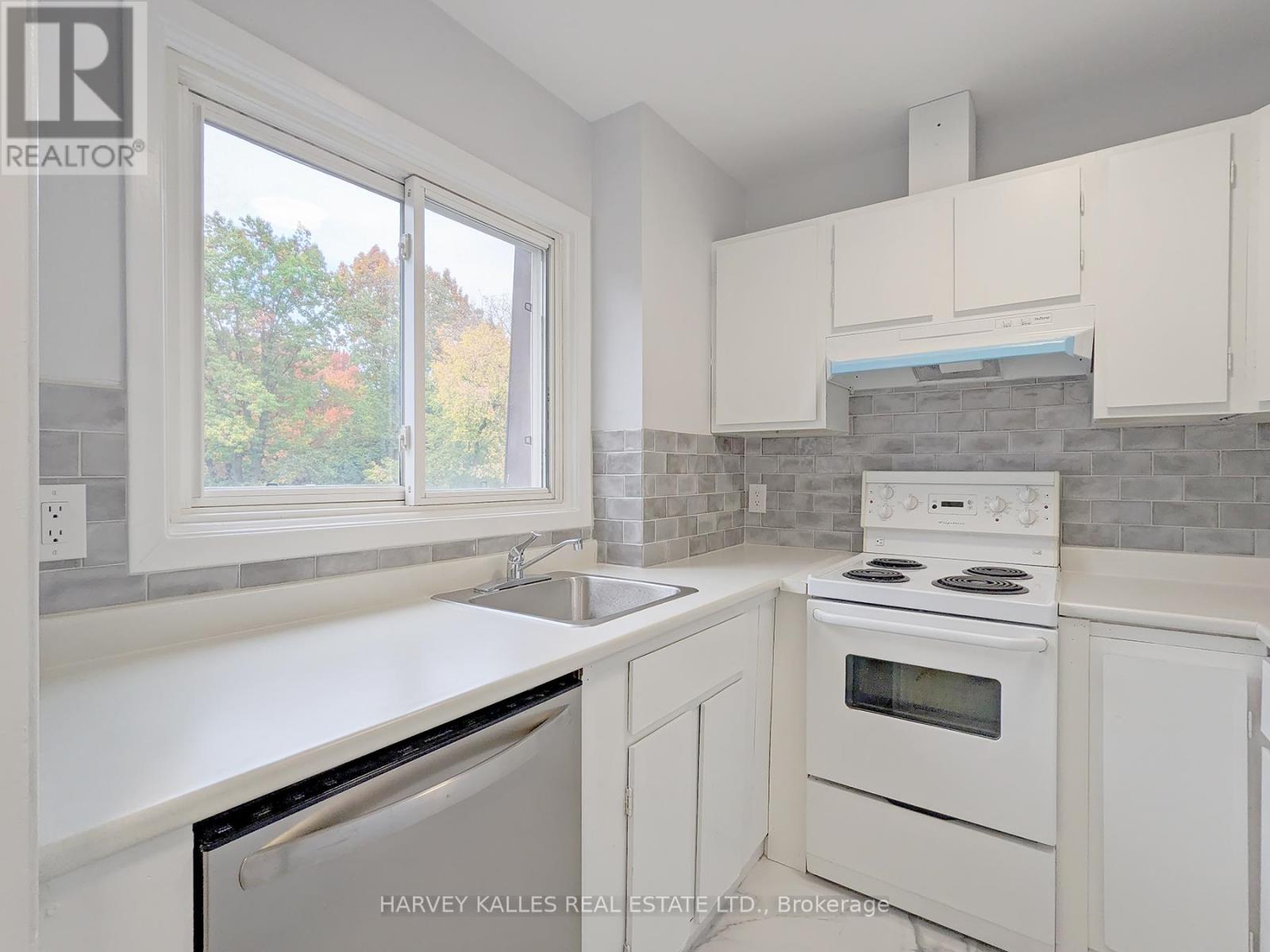 4 - 431 Balliol Street Property Photo 7