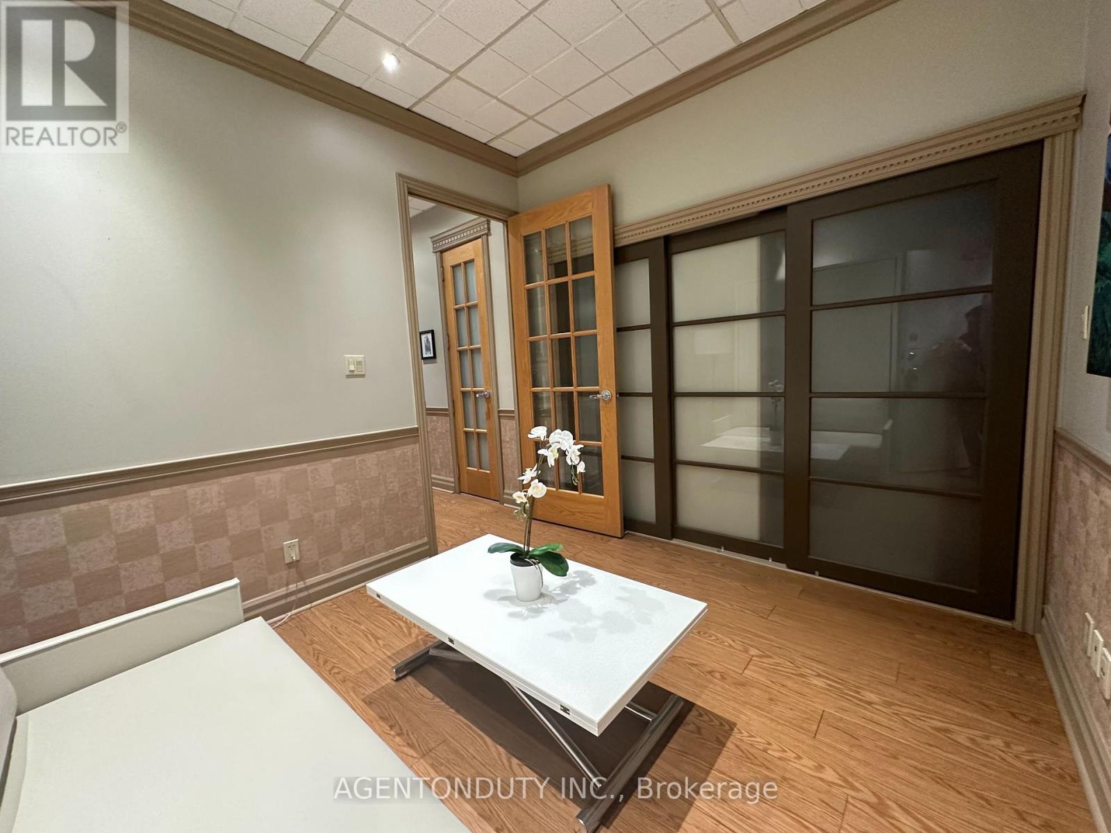 119 Front Street E Property Photo 5