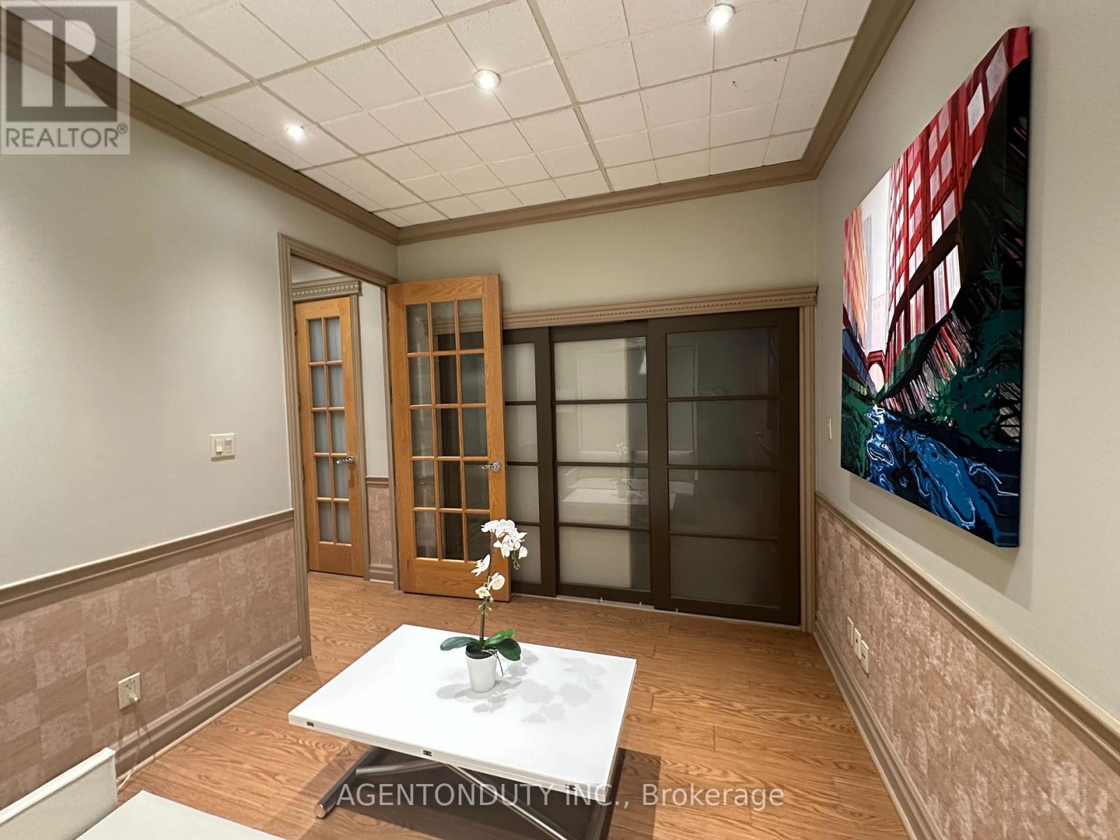 119 Front Street E Property Photo 6