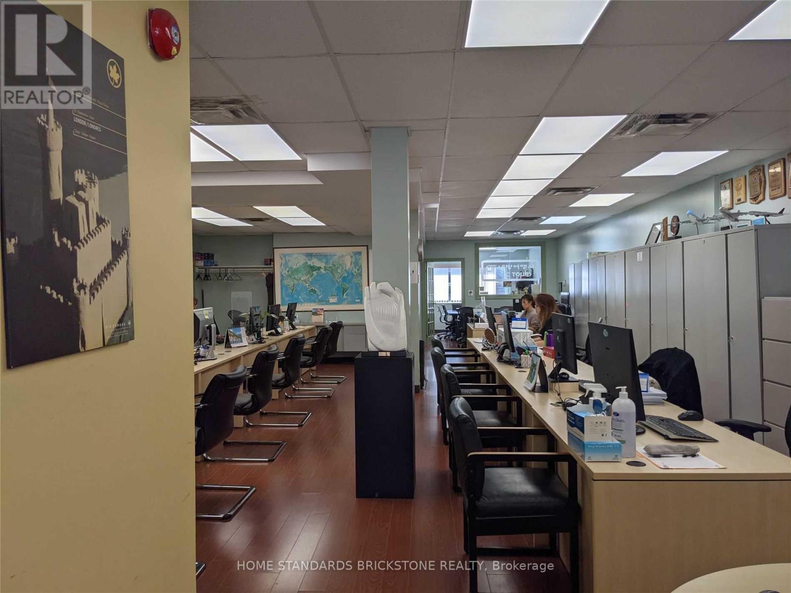 100 - 721 Bloor Street W Property Photo 2