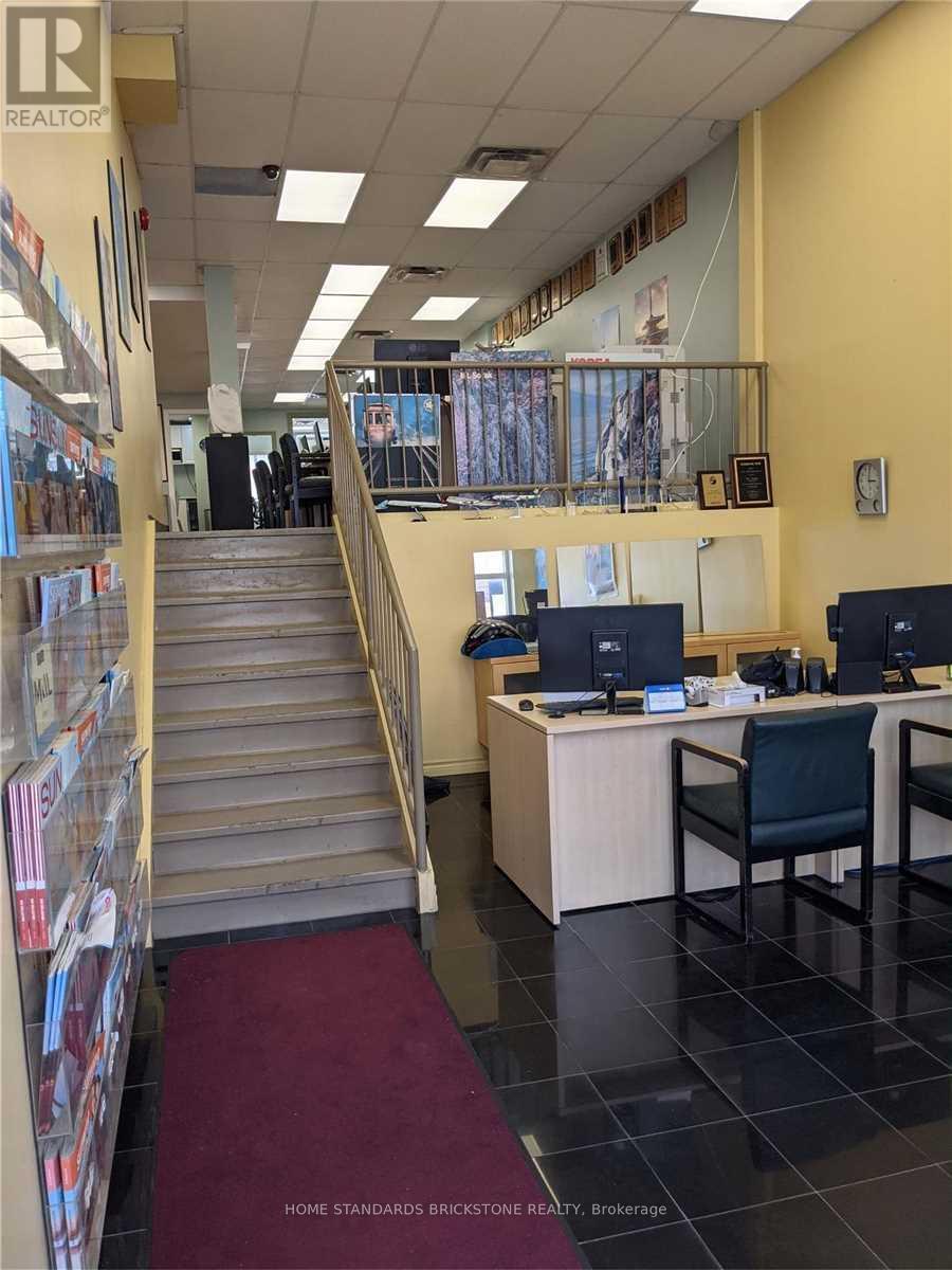 100 - 721 Bloor Street W Property Photo 7