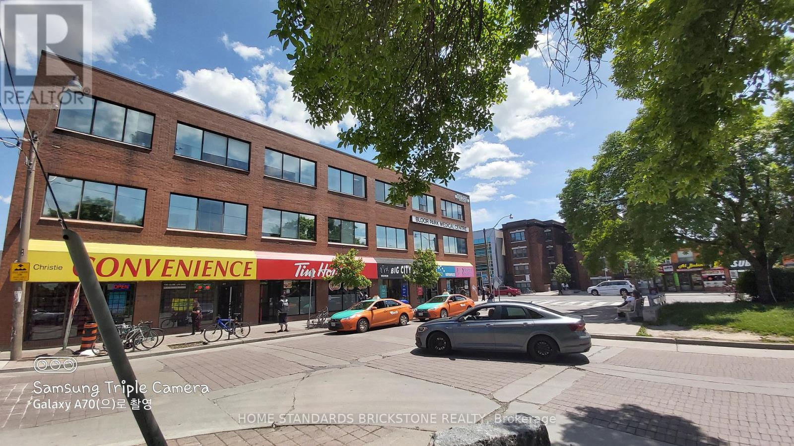 100 - 721 Bloor Street W Property Photo 10