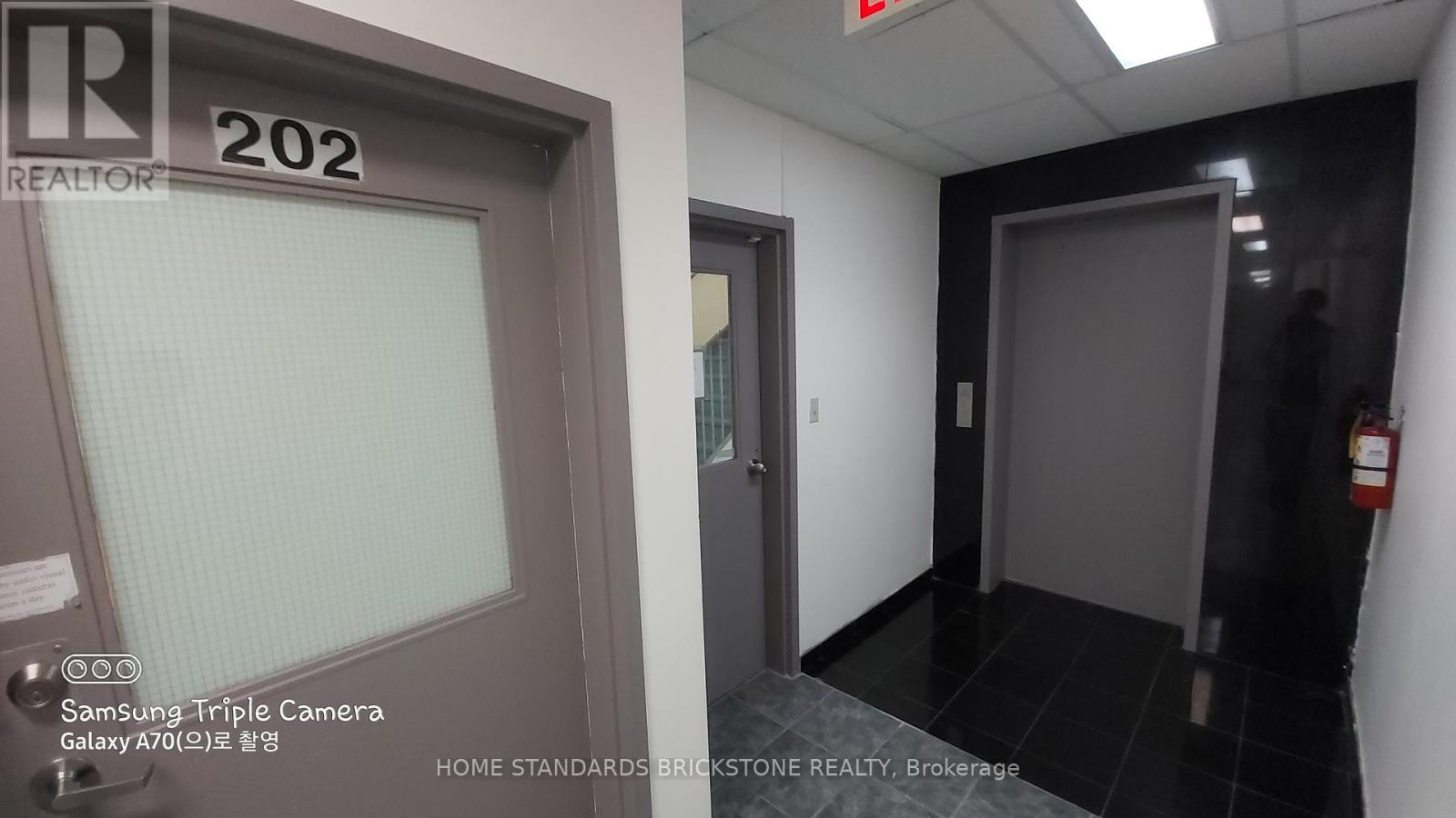 202 - 719 Bloor Street W Property Photo 14
