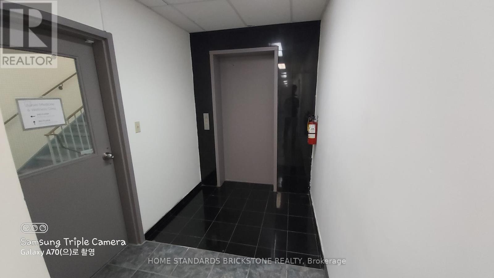 202 - 719 Bloor Street W Property Photo 15