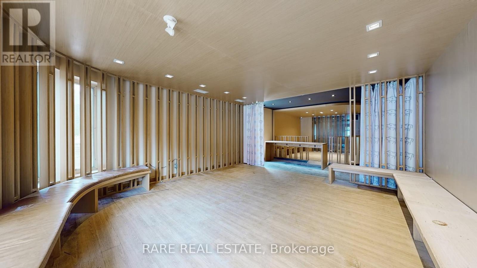 Unit 2 - 4909 Yonge Street Property Photo 4
