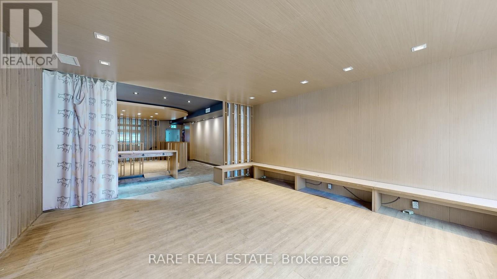 Unit 2 - 4909 Yonge Street Property Photo 5