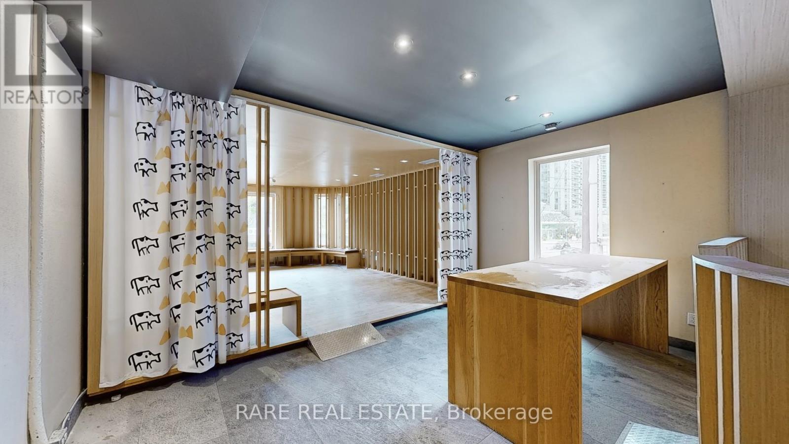 Unit 2 - 4909 Yonge Street Property Photo 17