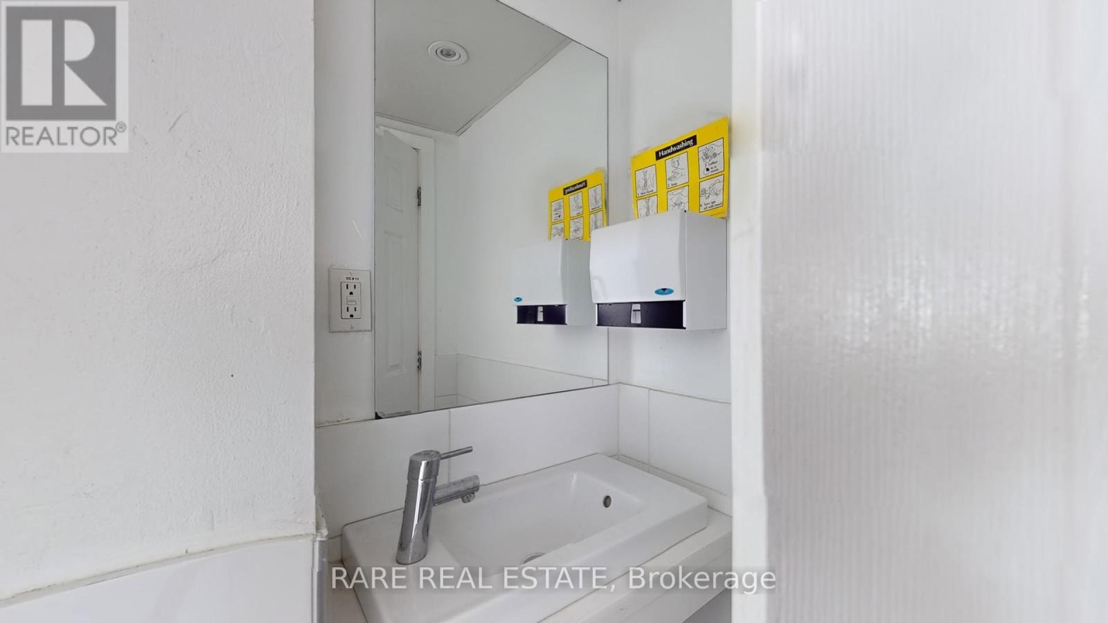 Unit 2 - 4909 Yonge Street Property Photo 20